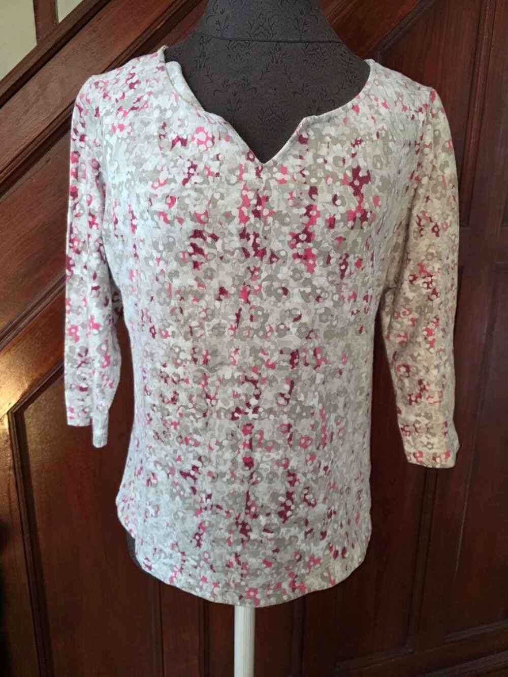Hearts Of Palm Floral Print 3/4 Sleeve Top With Notched Neckline Size M